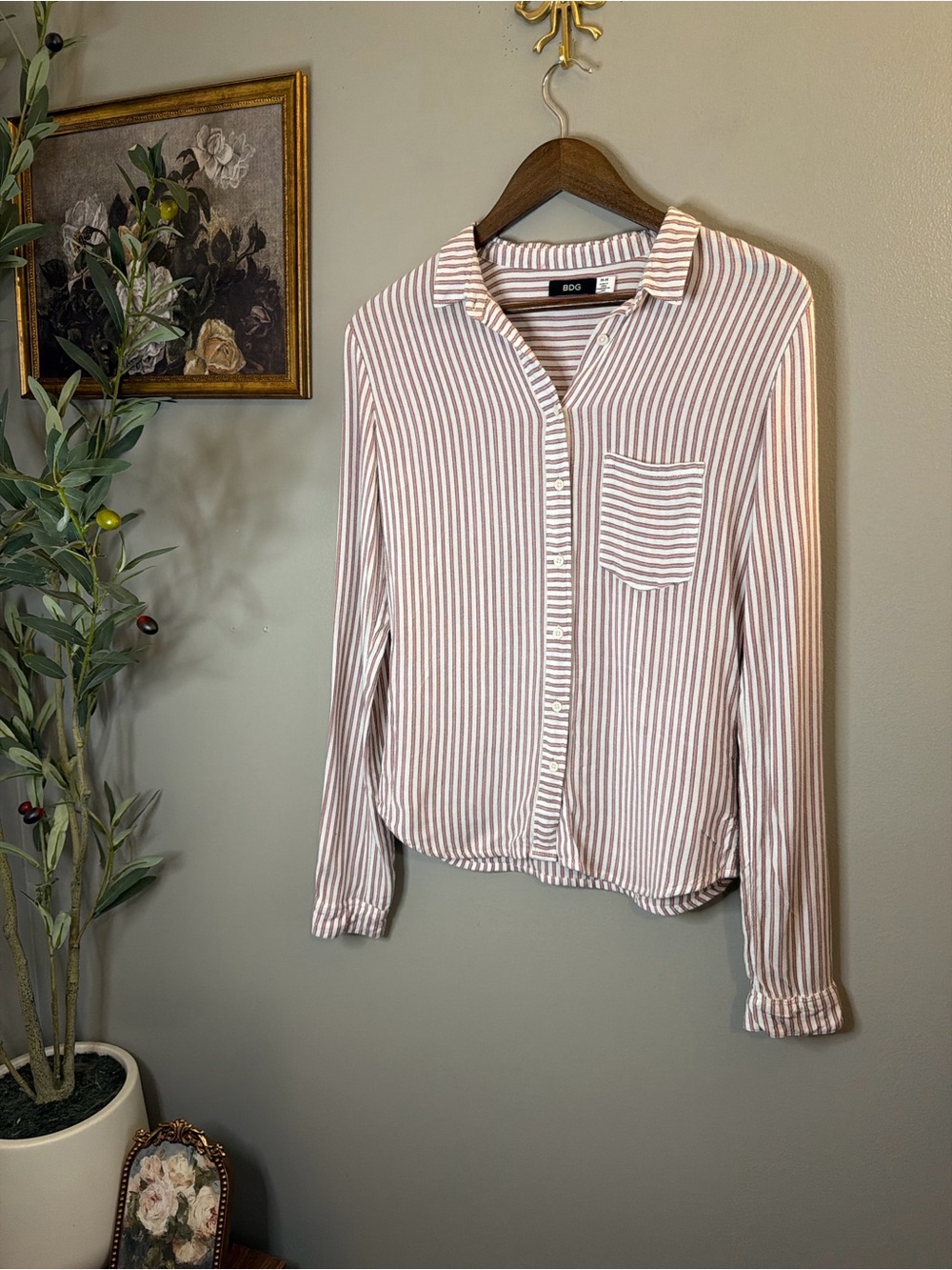 BDG Urban Outfitters Pink White Striped Rayon Button Front Shirt Medium - Picture 2 of 9